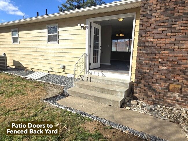 Building Photo - 903 Young St