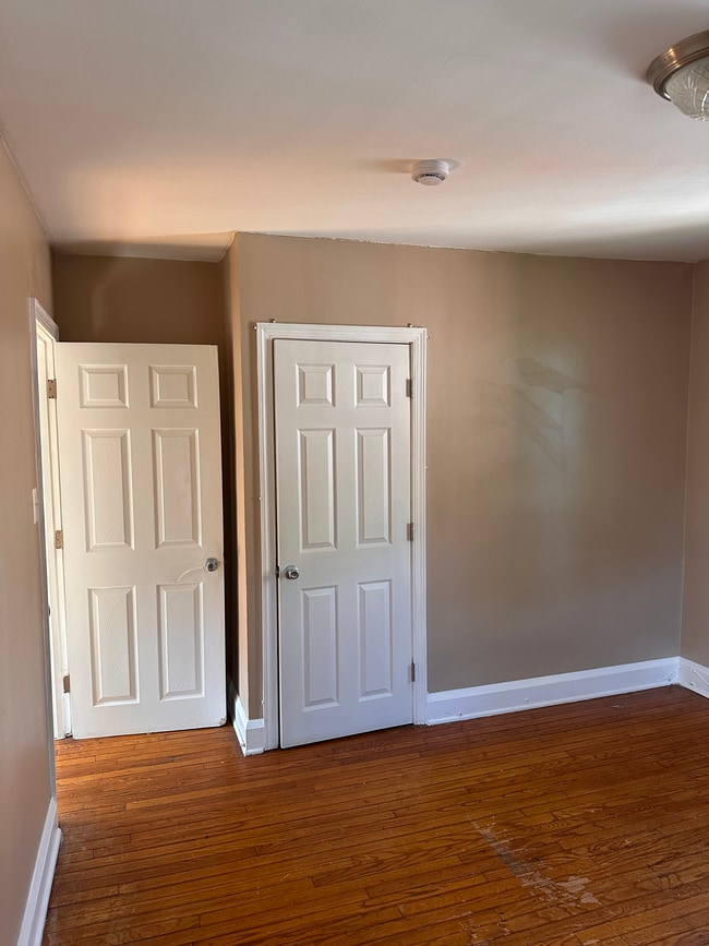 Building Photo - 3034 Pinewood Ave