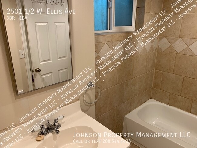 Building Photo - 2501 1/2 W  Ellis Ave-