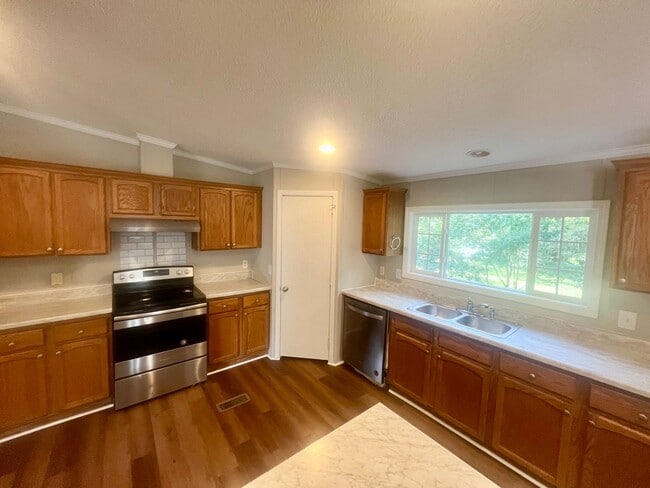 Building Photo - Four bedroom, 2 bath Modular home in Siler...