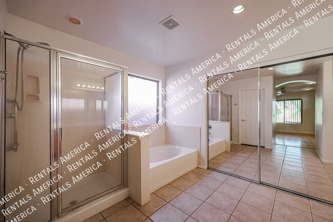 Building Photo - 10844 W Palm Ln