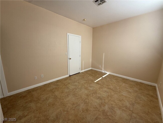 Building Photo - 9950 Shadow Grove Ave