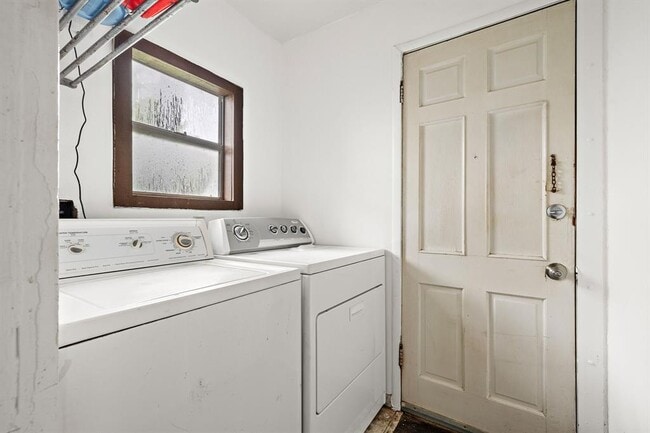 Building Photo - 1710 Haskell St