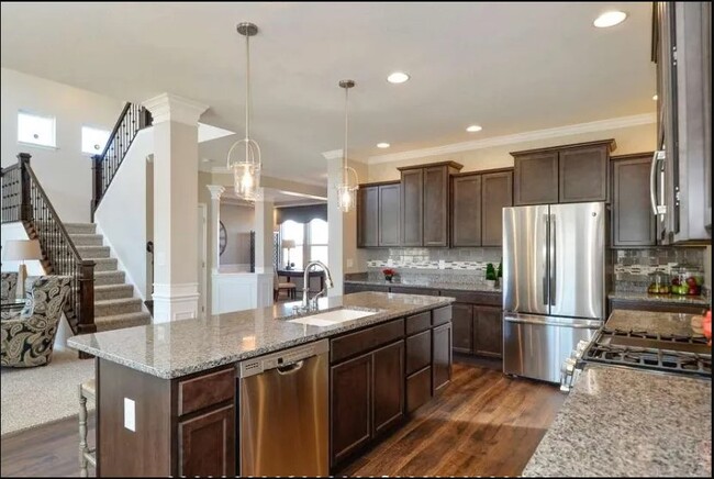 Building Photo - 899 Ventura Dr