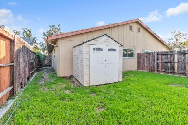 Building Photo - 4507-4507 Zachary Way