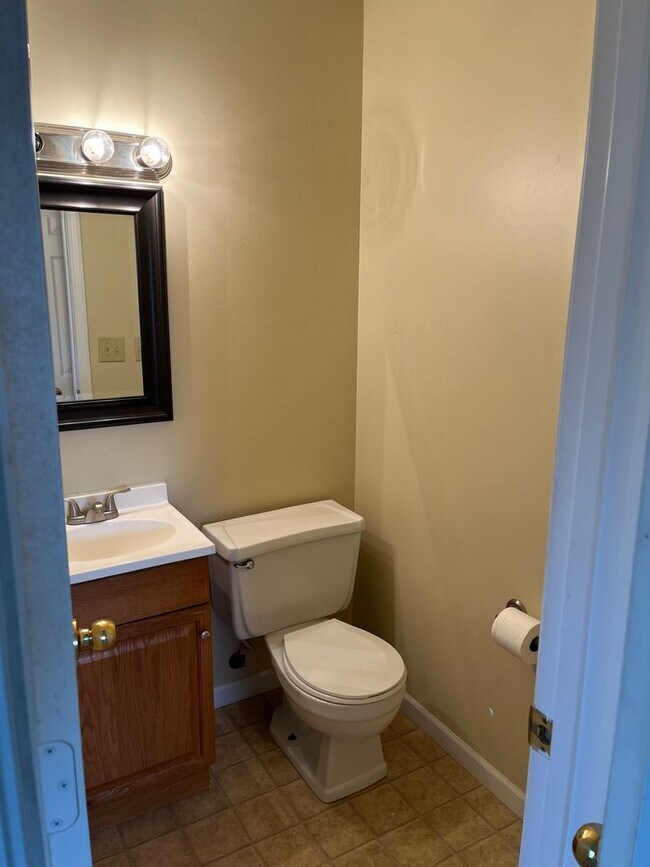 Building Photo - 2 Bedroom, 1.5 Bath - Warsaw, Carport Included