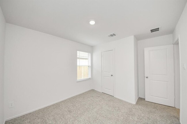 Building Photo - 5038 Balcolm Dr