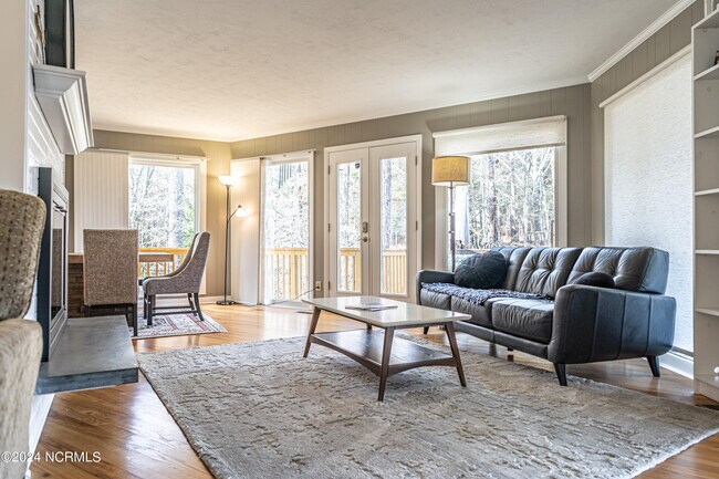 Building Photo - 164 Pine Ridge Dr