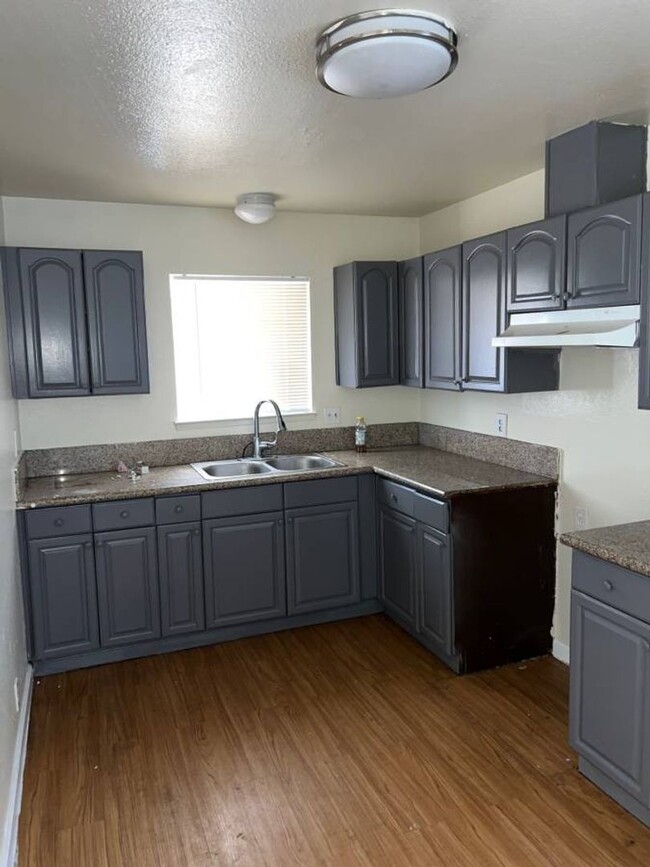 Building Photo - Adelanto Family Neighborhood! $2,100 3 Bed...