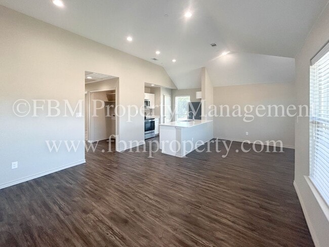 Building Photo - Hidden Creek, Unit 522 - Gorgeous 2 Bedroom, 2 Bathroom Townhome in Ennis, TX!