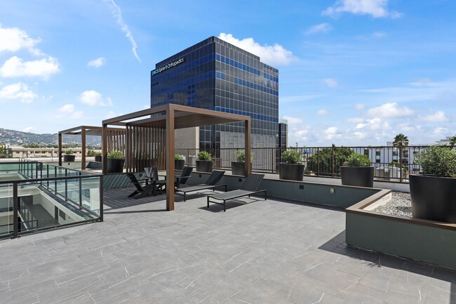 Building Photo - Blackburn La Cienega by Wiseman