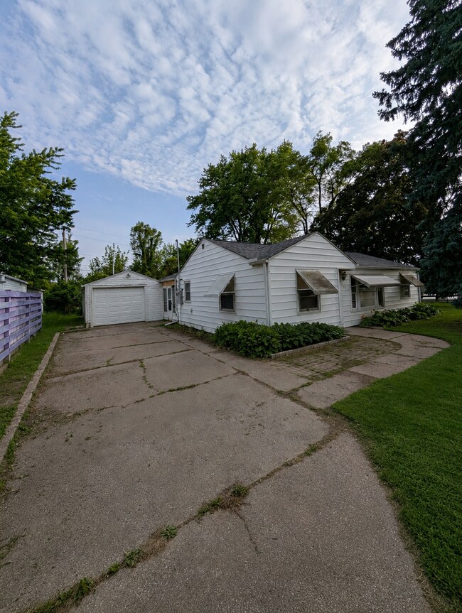 Building Photo - 518 16th Ave