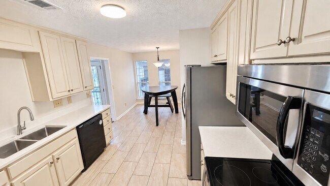 Building Photo - 3606 Farmfield Ln