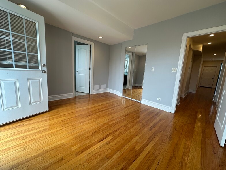 Building Photo - 6309 N Albany Ave