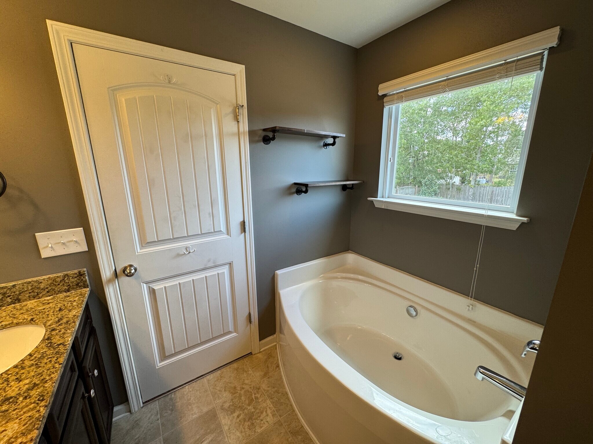 Building Photo - 440 Colony Lakes Dr