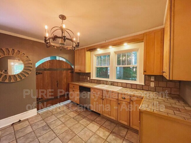 Building Photo - 109 Forest Hill Dr