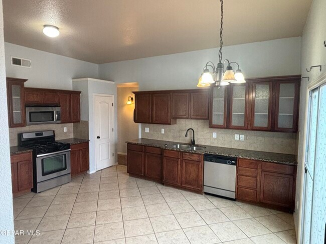 Building Photo - 12965 Beto Portugal Ln