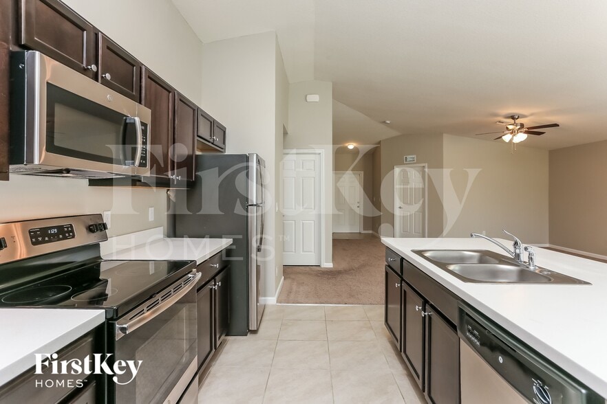 Building Photo - 461 SW Kestor Dr