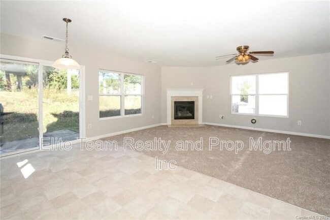 Building Photo - 10816 Carstairs St