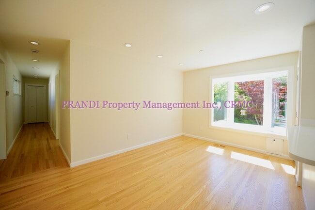 Building Photo - Gorgeous Home in Sought After Larkspur Nei...