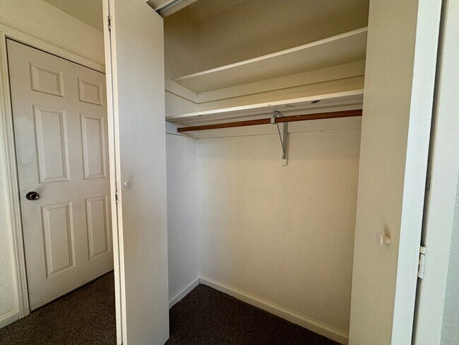 Building Photo - Uptown Apartments