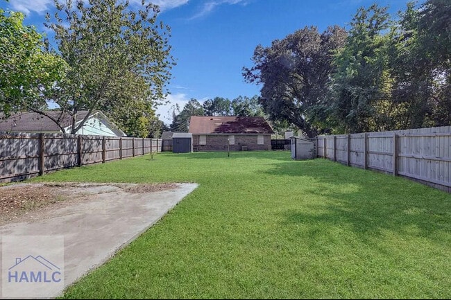 Building Photo - 664 Windhaven Dr