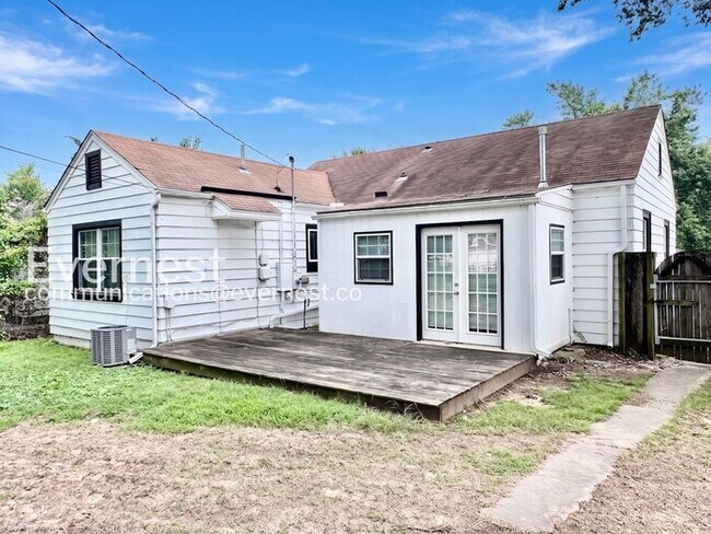Building Photo - 3807 E 22nd St