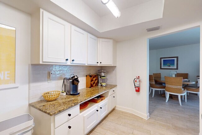 Building Photo - 2811 Gulf Dr N