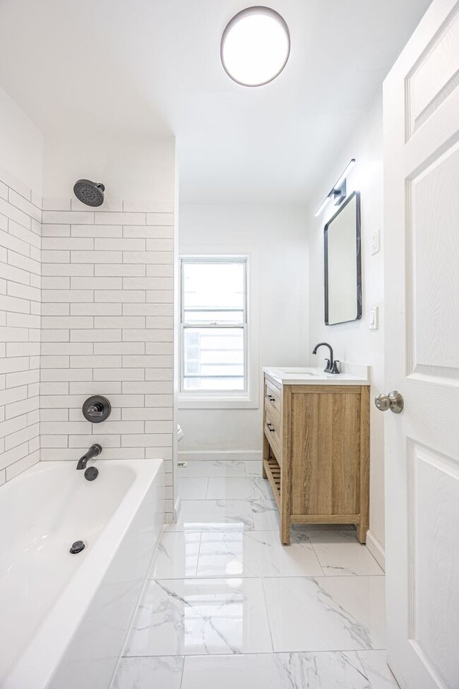 Building Photo - Newly Renovated 5 Bd/2 Bath Home in New Kensington