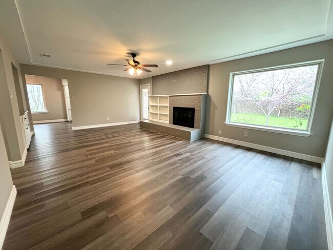 Building Photo - Completely Remodeled 4 bedroom Home