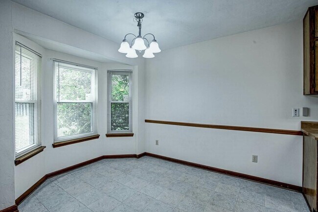 Building Photo - 3232 Riddle Dr