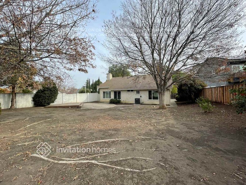 Building Photo - 5000 Mesa Ridge Dr