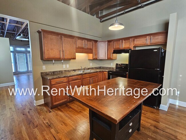 Building Photo - WOW!!!!.....AWESOME EFFIECENCY LOFT / UPGR...