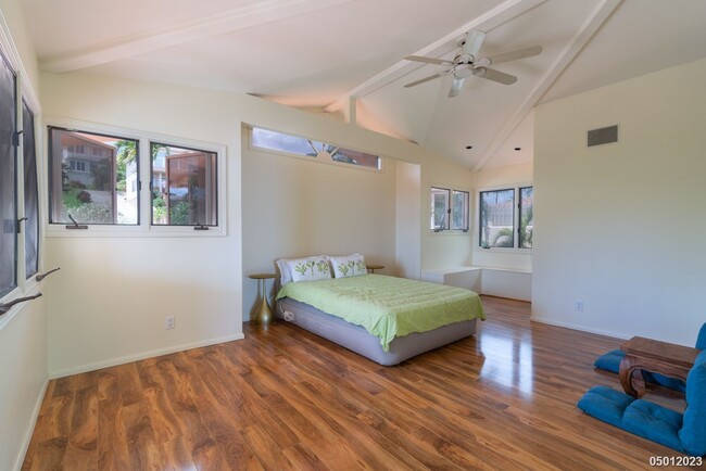 Building Photo - PARTIALLY FURNISHED 3BR 3.5BA in HAWAII LO...