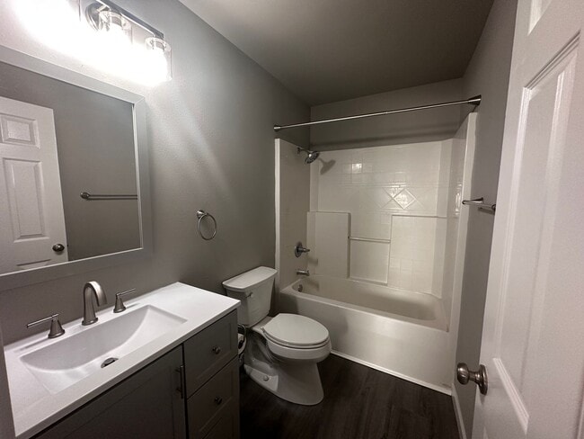 Building Photo - 3 Bedroom 2 Bath Single Family House