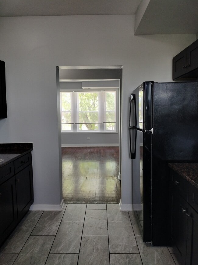 Building Photo - 1413 W 66th St