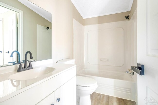 Building Photo - 211 Evergreen Dr