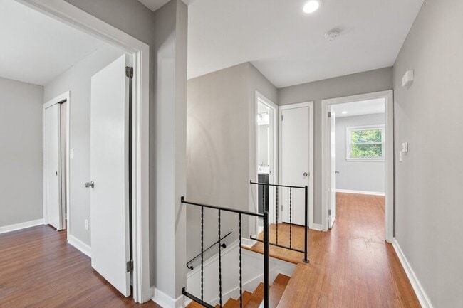 Building Photo - 505 NW Forrest Pk Ct