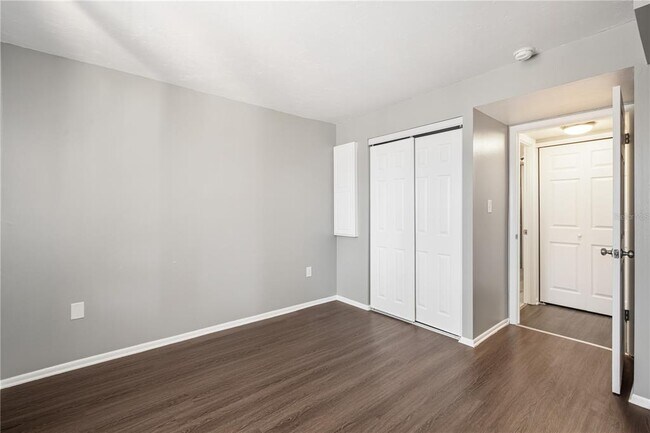 Building Photo - 3592 Lake Bayshore Dr