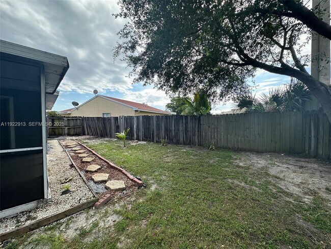 Building Photo - 1701 SW 83rd Terrace