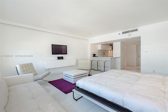 Building Photo - 100 Lincoln Rd