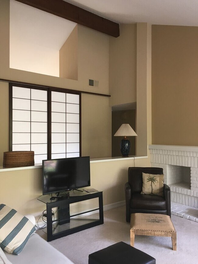 Building Photo - Beautifully Furnished Home For 8 Months in Shadowridge/Vista