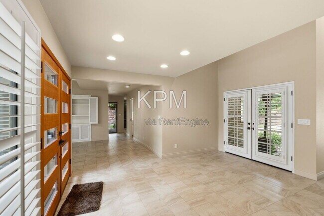 Building Photo - 3342 Cove Cir