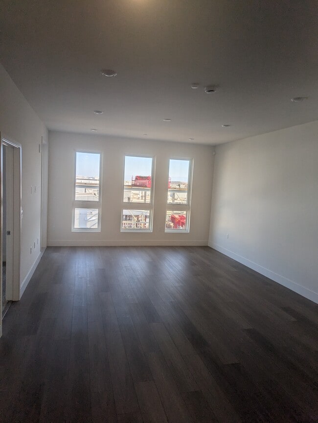 Building Photo - 3698 Vision Cmn