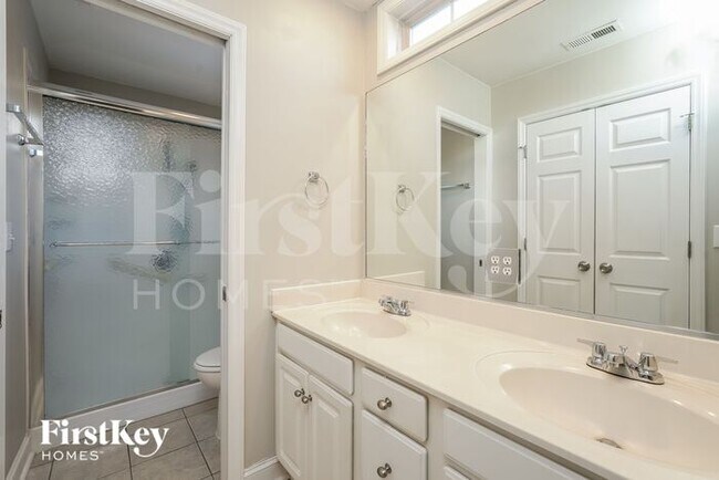 Building Photo - 5233 Old Plantation Cir