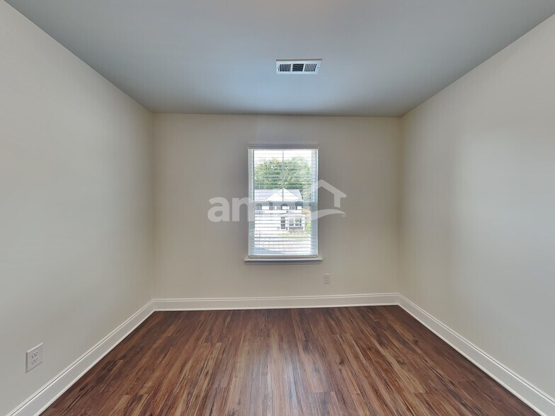 Building Photo - 5964 Hagar Vly Dr