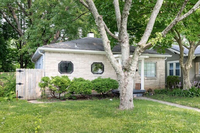 Building Photo - 5161 Primrose Ave