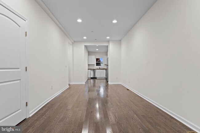 Building Photo - 819 11th Ave