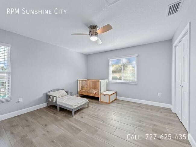 Building Photo - 3033 Pineview Dr