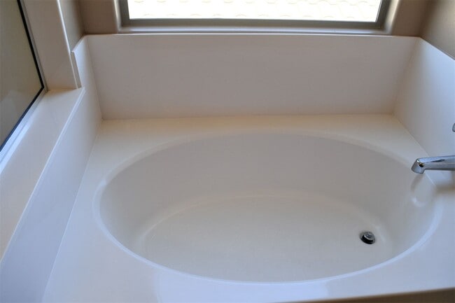 Building Photo - 1633 E Melanie St